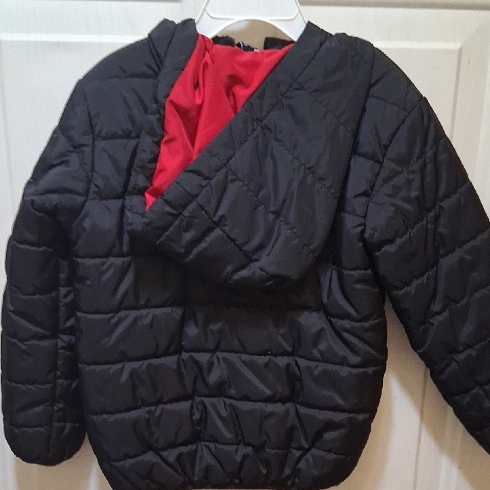 Nike Kids Puffer Jacket in Black with Red Accents - Picture 3 of 3